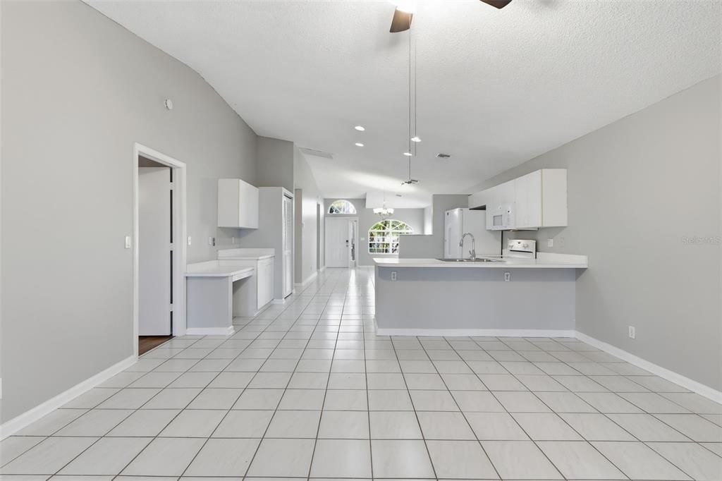 合同活跃: $499,900 (3 贝兹, 2 浴室, 1685 平方英尺)