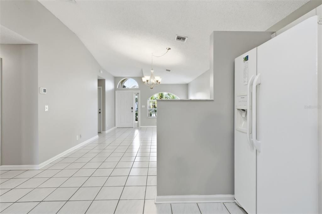 合同活跃: $499,900 (3 贝兹, 2 浴室, 1685 平方英尺)