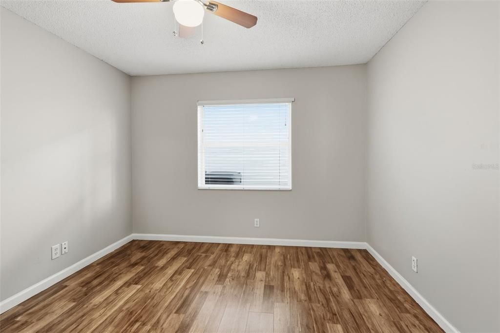 合同活跃: $499,900 (3 贝兹, 2 浴室, 1685 平方英尺)