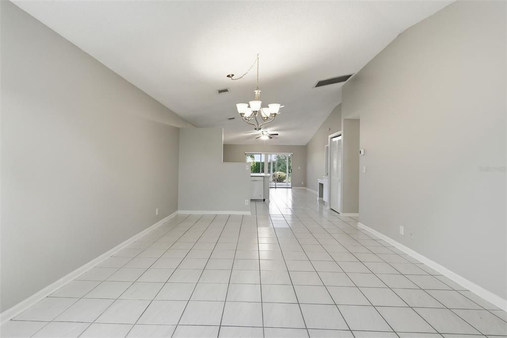 合同活跃: $499,900 (3 贝兹, 2 浴室, 1685 平方英尺)