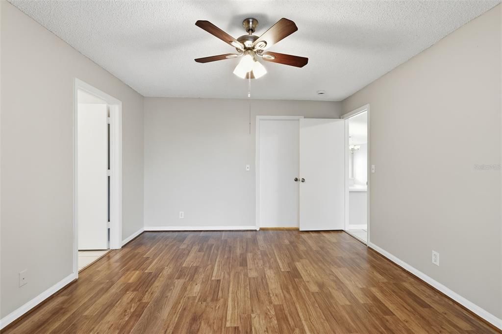 合同活跃: $499,900 (3 贝兹, 2 浴室, 1685 平方英尺)