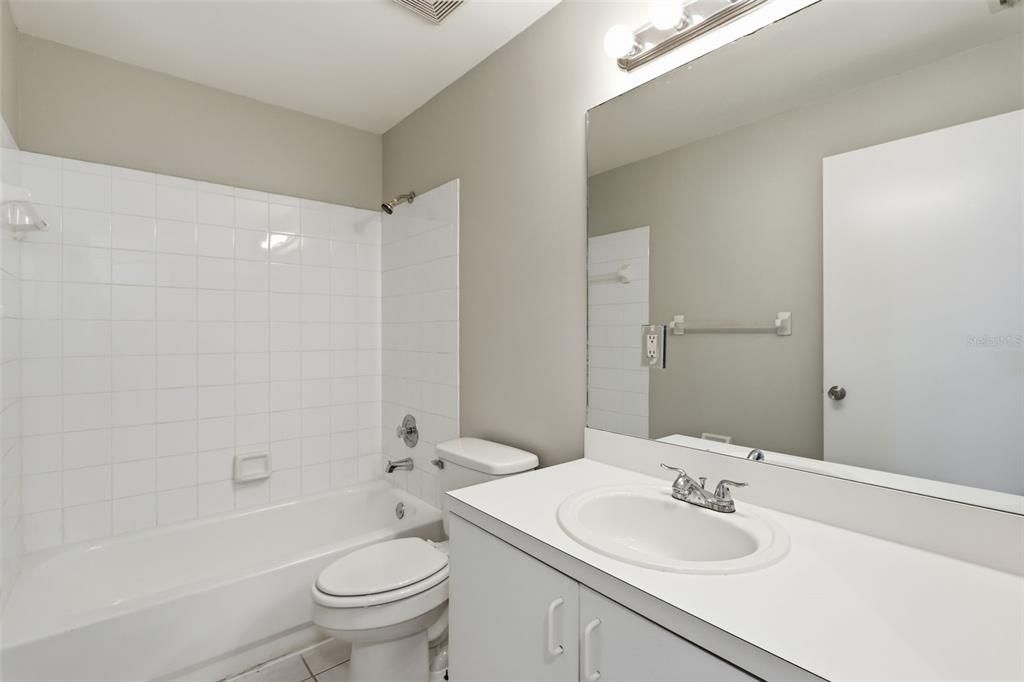 合同活跃: $499,900 (3 贝兹, 2 浴室, 1685 平方英尺)