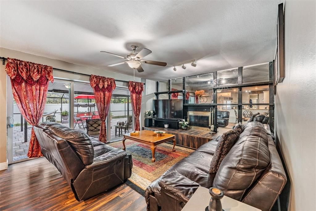 For Sale: $435,000 (4 beds, 2 baths, 2116 Square Feet)