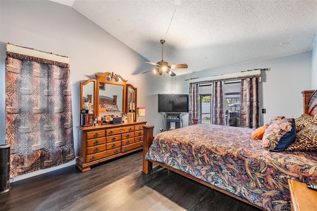 For Sale: $435,000 (4 beds, 2 baths, 2116 Square Feet)