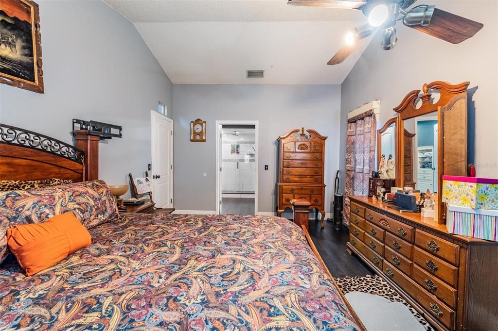 For Sale: $435,000 (4 beds, 2 baths, 2116 Square Feet)