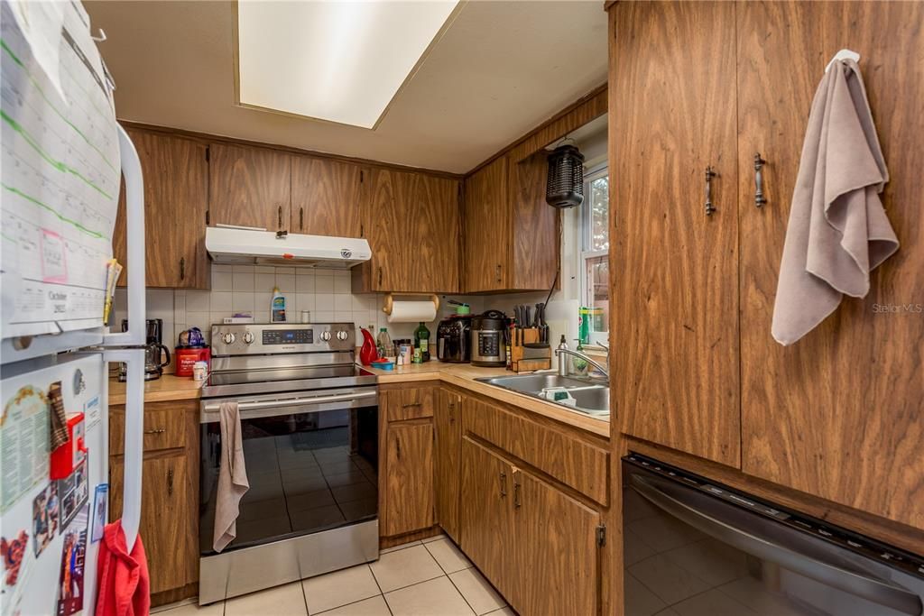 For Sale: $689,900 (6 beds, 0 baths, 2656 Square Feet)