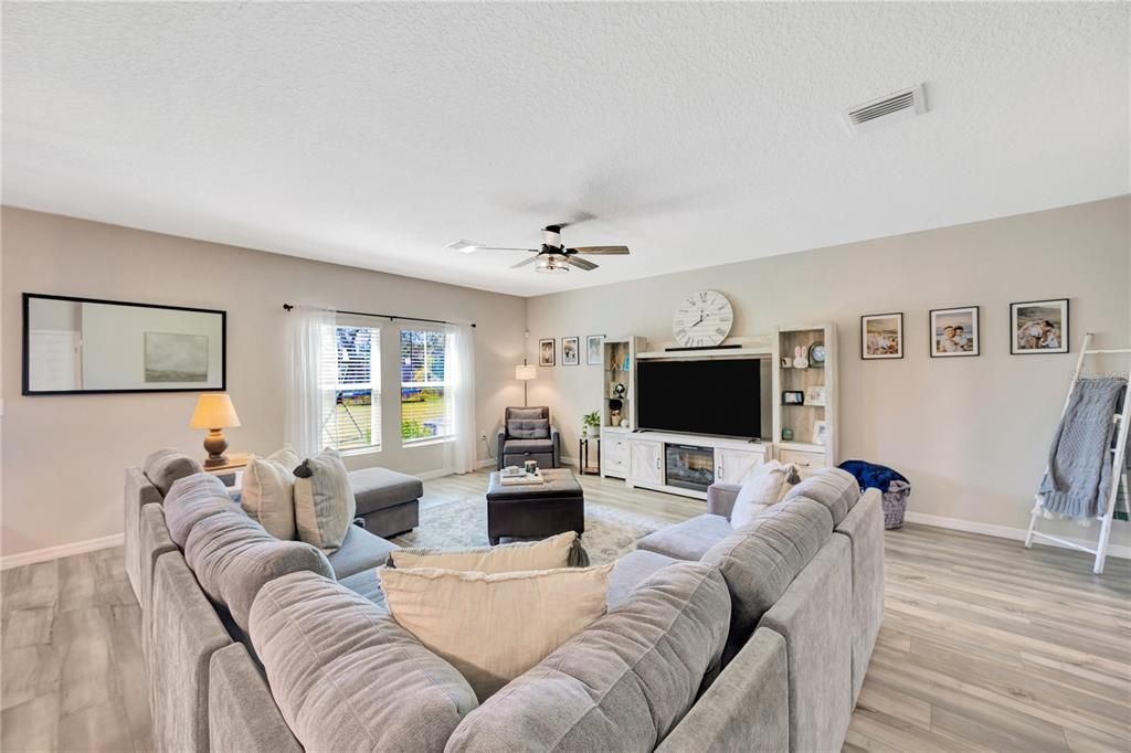 For Rent: $3,000 (4 beds, 2 baths, 2226 Square Feet)