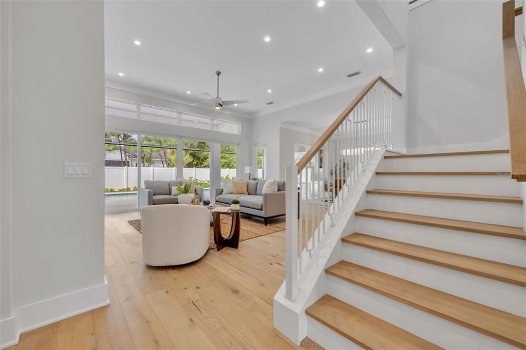 Activo con contrato: $2,400,000 (4 camas, 4 baños, 3570 Pies cuadrados)