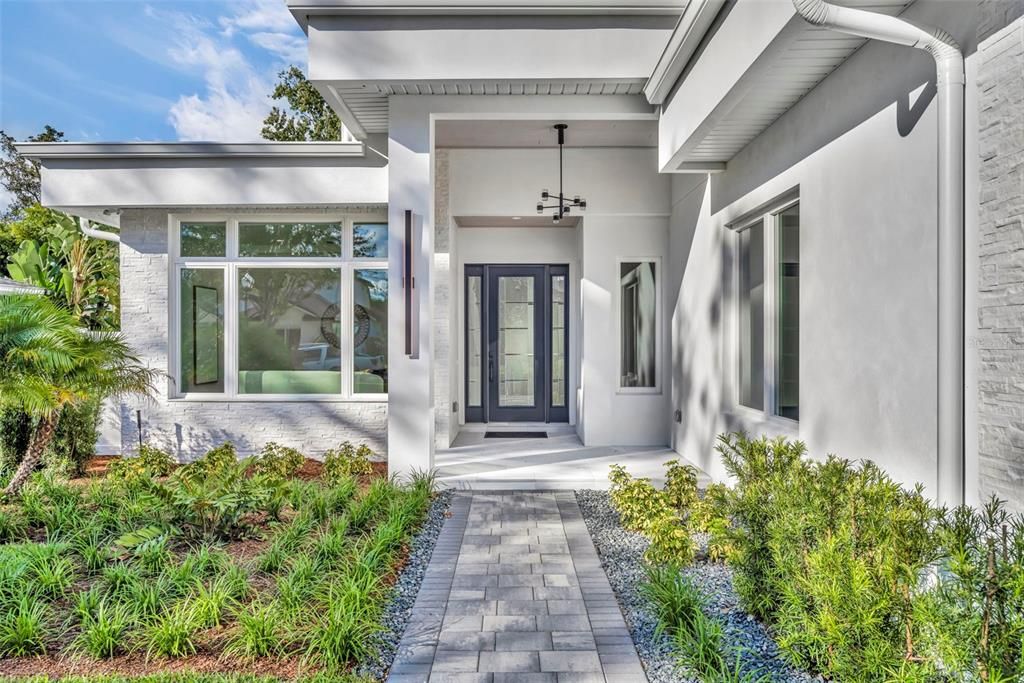 Activo con contrato: $2,400,000 (4 camas, 4 baños, 3570 Pies cuadrados)