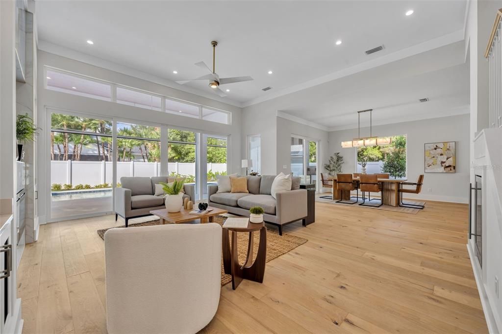 Activo con contrato: $2,400,000 (4 camas, 4 baños, 3570 Pies cuadrados)