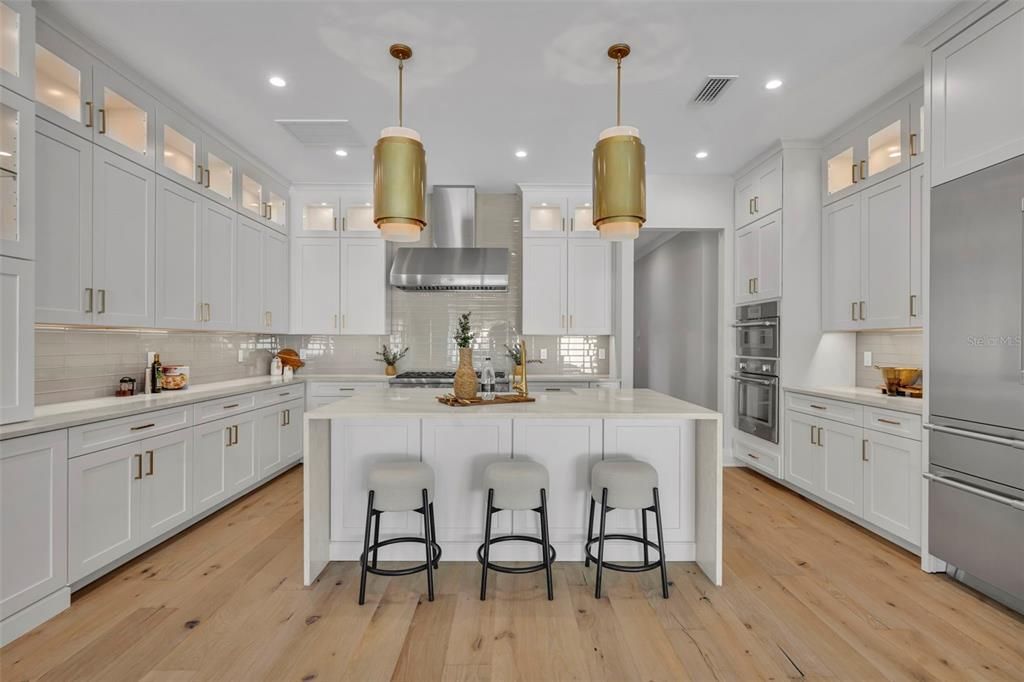 Activo con contrato: $2,400,000 (4 camas, 4 baños, 3570 Pies cuadrados)