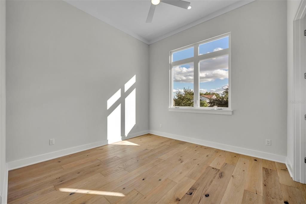 Activo con contrato: $2,400,000 (4 camas, 4 baños, 3570 Pies cuadrados)