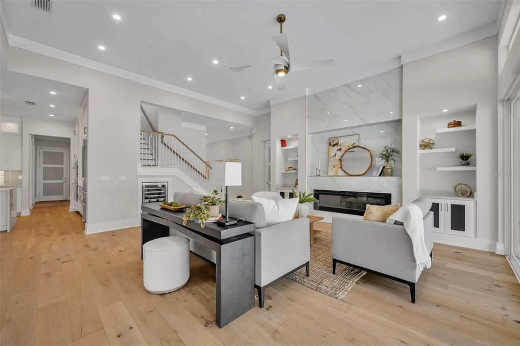 Activo con contrato: $2,400,000 (4 camas, 4 baños, 3570 Pies cuadrados)