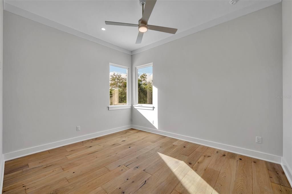 Activo con contrato: $2,400,000 (4 camas, 4 baños, 3570 Pies cuadrados)