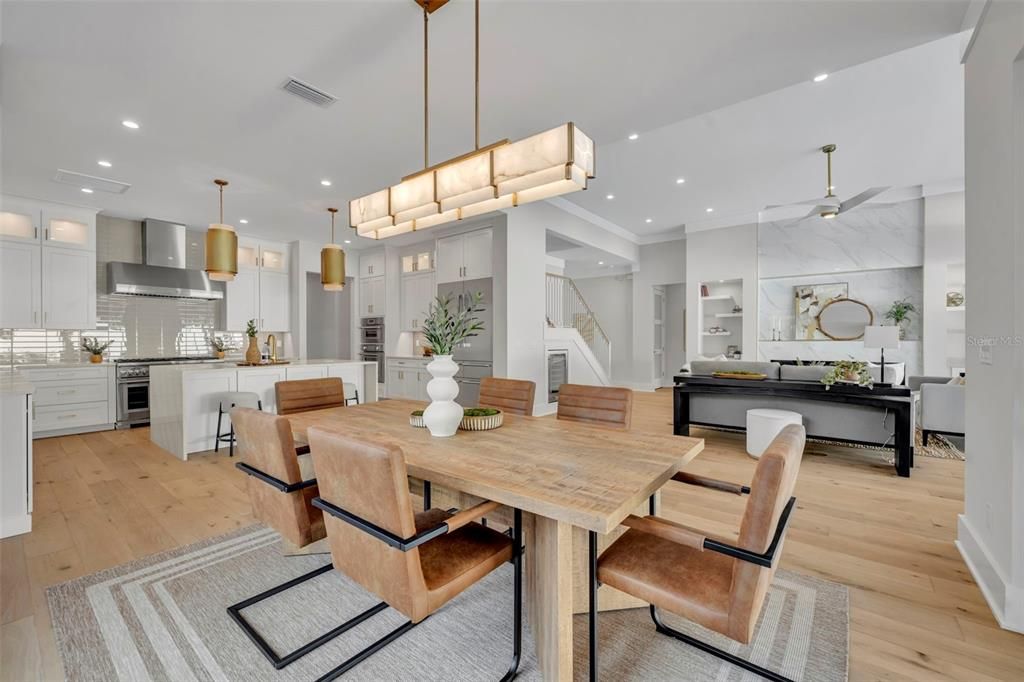 Activo con contrato: $2,400,000 (4 camas, 4 baños, 3570 Pies cuadrados)