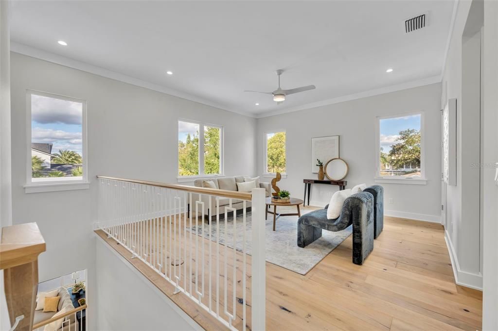 Activo con contrato: $2,400,000 (4 camas, 4 baños, 3570 Pies cuadrados)