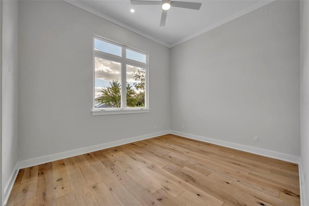 Activo con contrato: $2,400,000 (4 camas, 4 baños, 3570 Pies cuadrados)