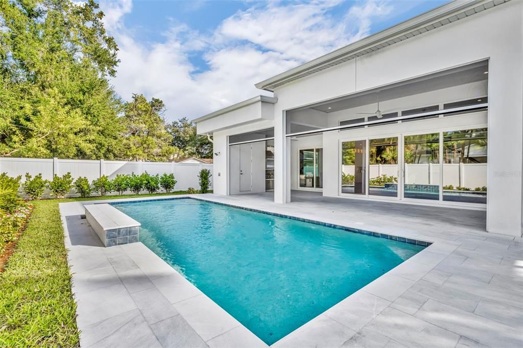 Activo con contrato: $2,400,000 (4 camas, 4 baños, 3570 Pies cuadrados)