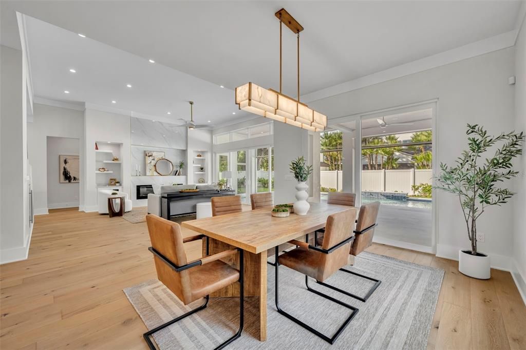 Activo con contrato: $2,400,000 (4 camas, 4 baños, 3570 Pies cuadrados)