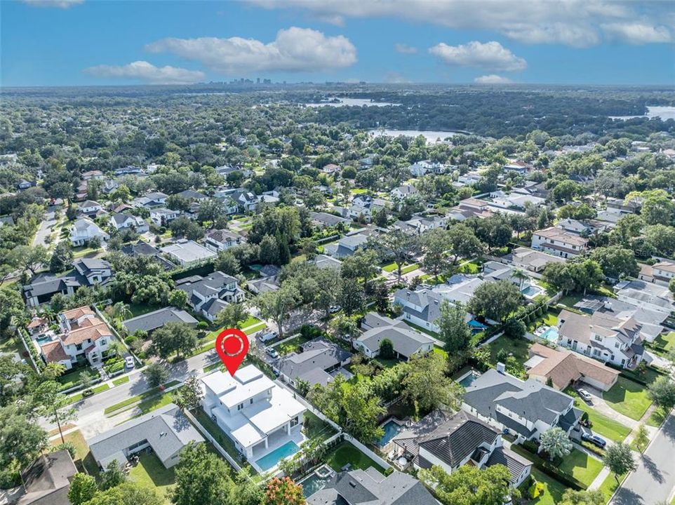 Activo con contrato: $2,400,000 (4 camas, 4 baños, 3570 Pies cuadrados)