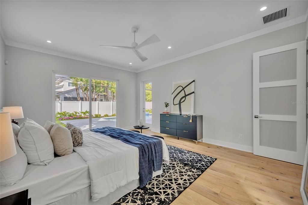 Activo con contrato: $2,400,000 (4 camas, 4 baños, 3570 Pies cuadrados)