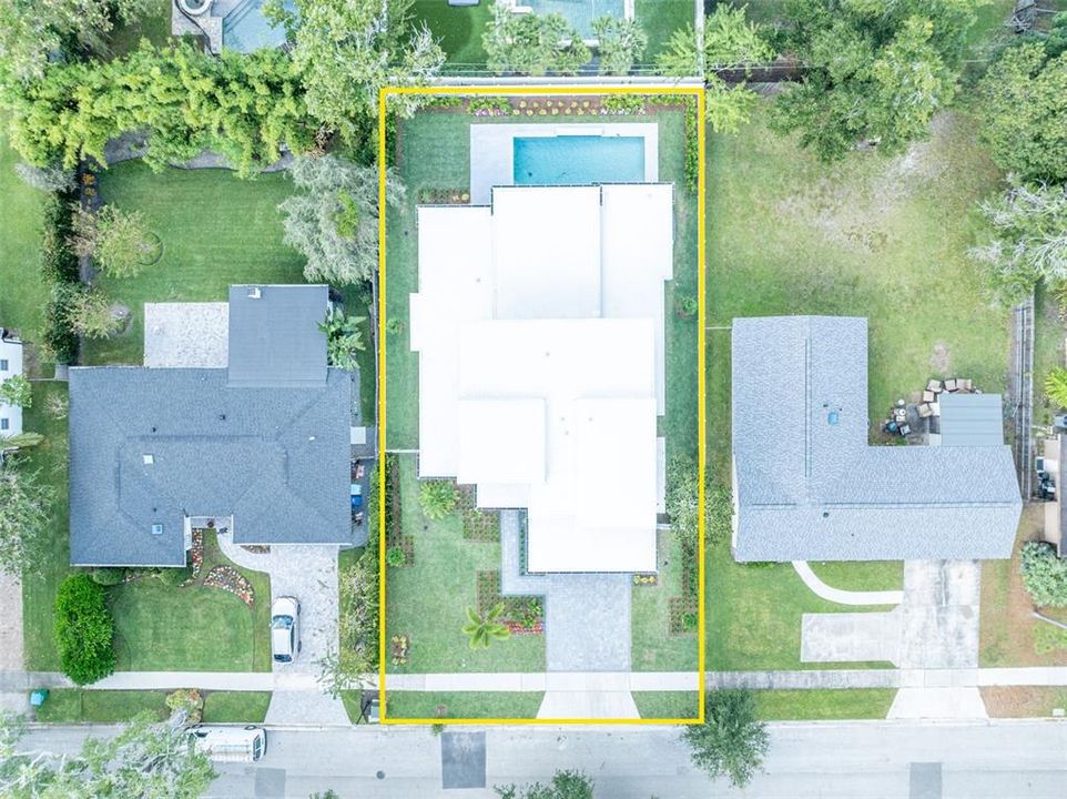 Activo con contrato: $2,400,000 (4 camas, 4 baños, 3570 Pies cuadrados)