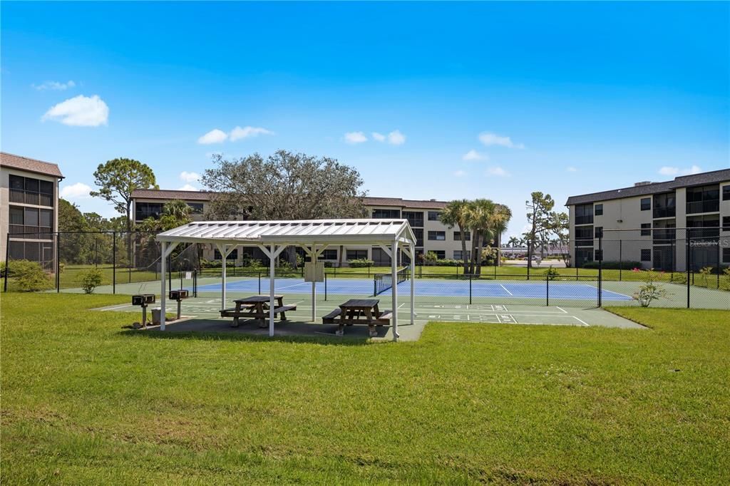 待售: $114,000 (2 贝兹, 2 浴室, 1032 平方英尺)