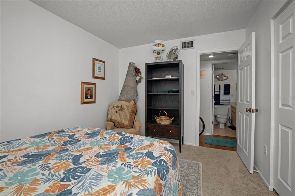 待售: $114,000 (2 贝兹, 2 浴室, 1032 平方英尺)