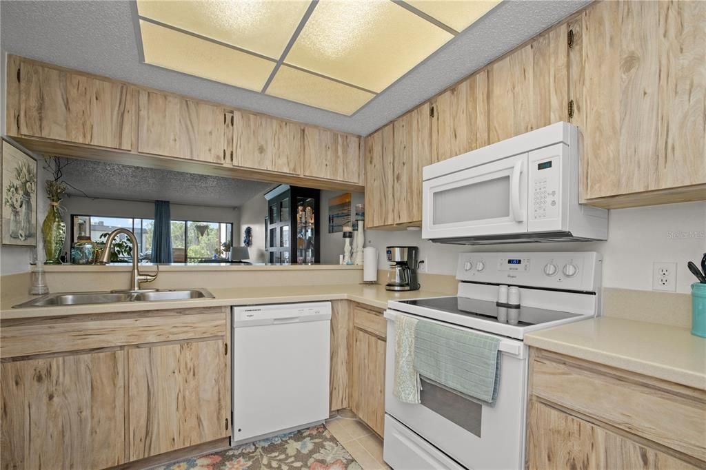 待售: $114,000 (2 贝兹, 2 浴室, 1032 平方英尺)