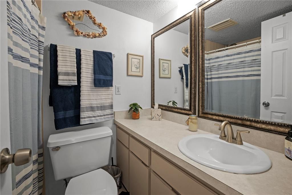 待售: $114,000 (2 贝兹, 2 浴室, 1032 平方英尺)