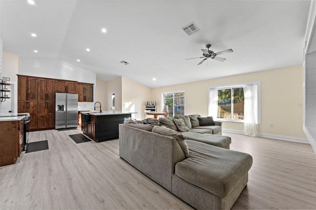 待售: $355,000 (3 贝兹, 2 浴室, 1978 平方英尺)