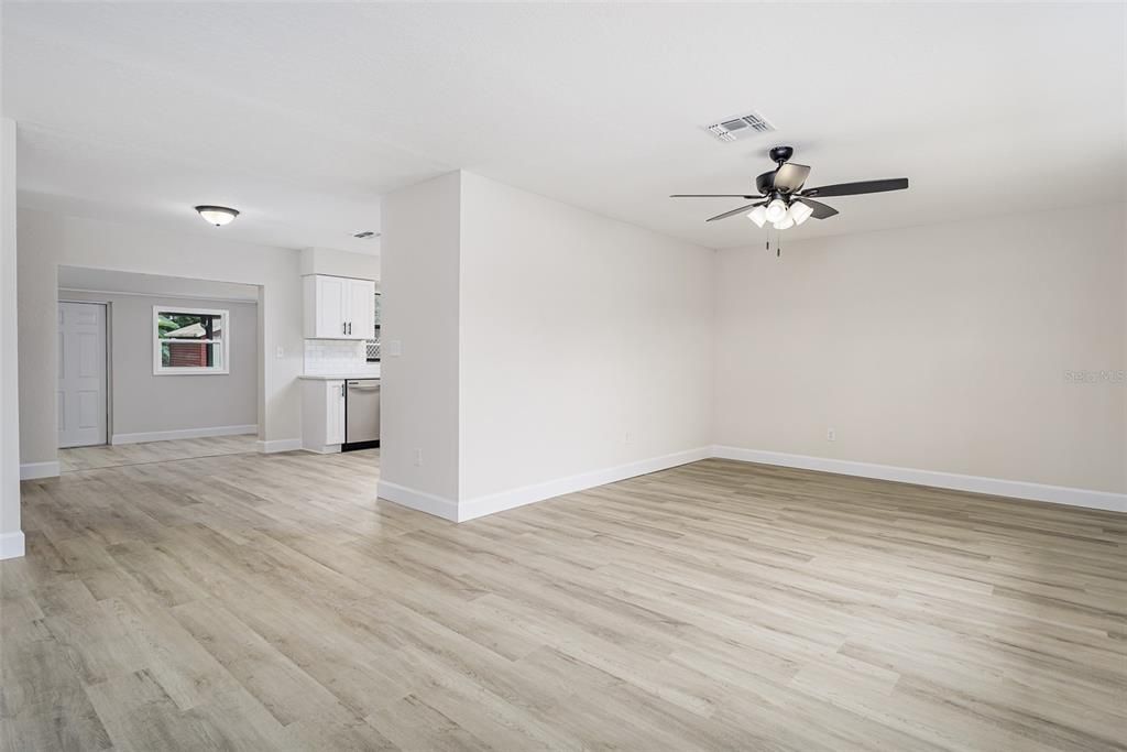 For Sale: $289,950 (3 beds, 2 baths, 1360 Square Feet)