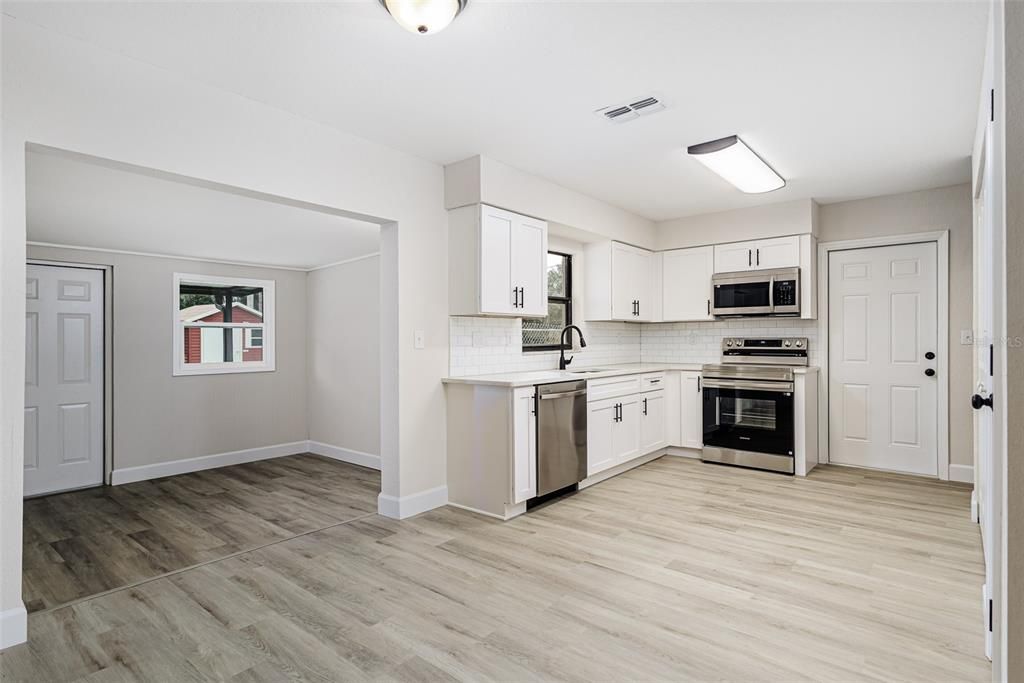 For Sale: $289,950 (3 beds, 2 baths, 1360 Square Feet)