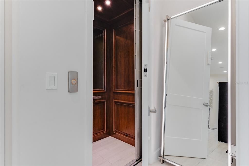 For Sale: $1,289,000 (3 beds, 3 baths, 2938 Square Feet)