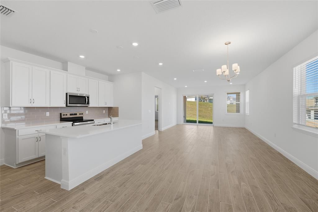 For Rent: $3,100 (4 beds, 2 baths, 1956 Square Feet)