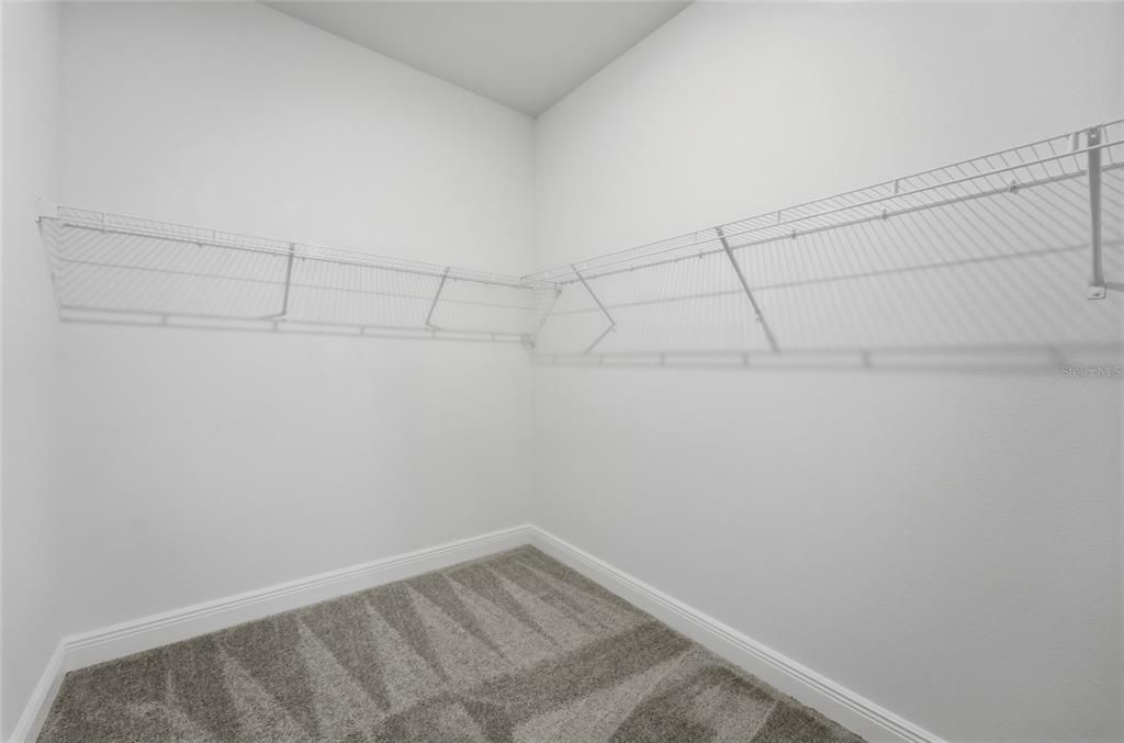 For Rent: $3,100 (4 beds, 2 baths, 1956 Square Feet)