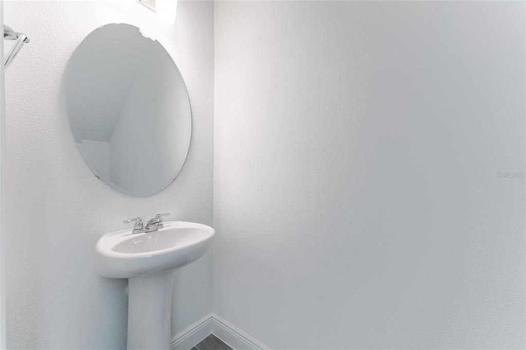 For Rent: $3,100 (4 beds, 2 baths, 1956 Square Feet)