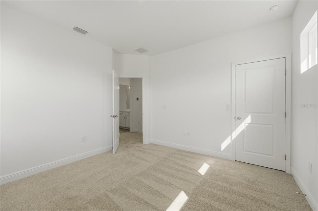 For Rent: $3,100 (4 beds, 2 baths, 1956 Square Feet)