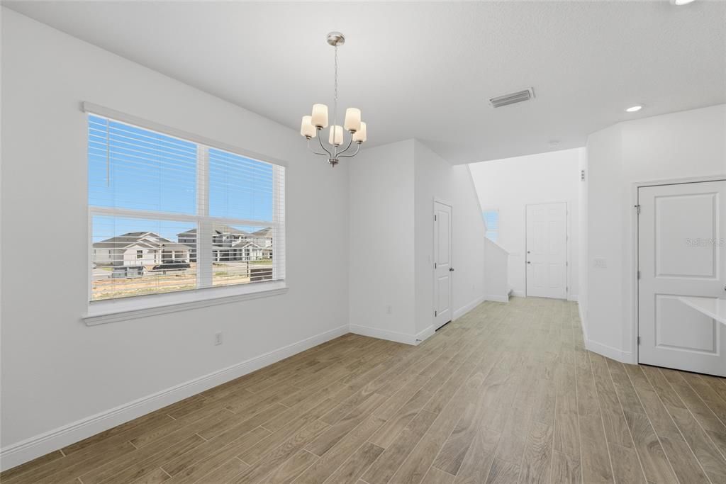 For Rent: $3,100 (4 beds, 2 baths, 1956 Square Feet)