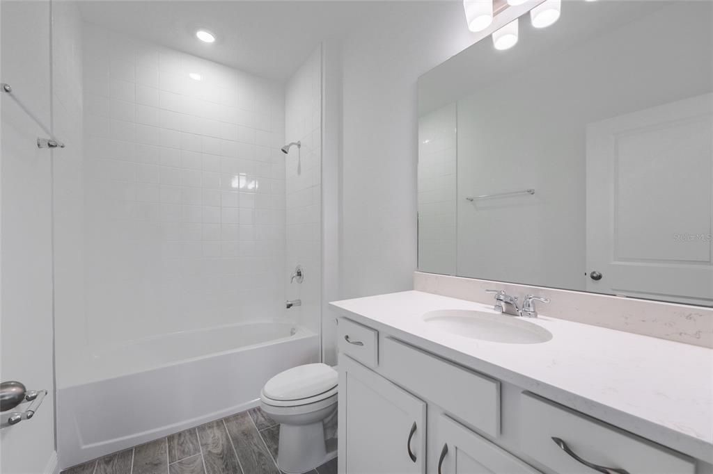 For Rent: $3,100 (4 beds, 2 baths, 1956 Square Feet)