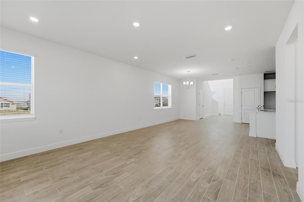 For Rent: $3,100 (4 beds, 2 baths, 1956 Square Feet)