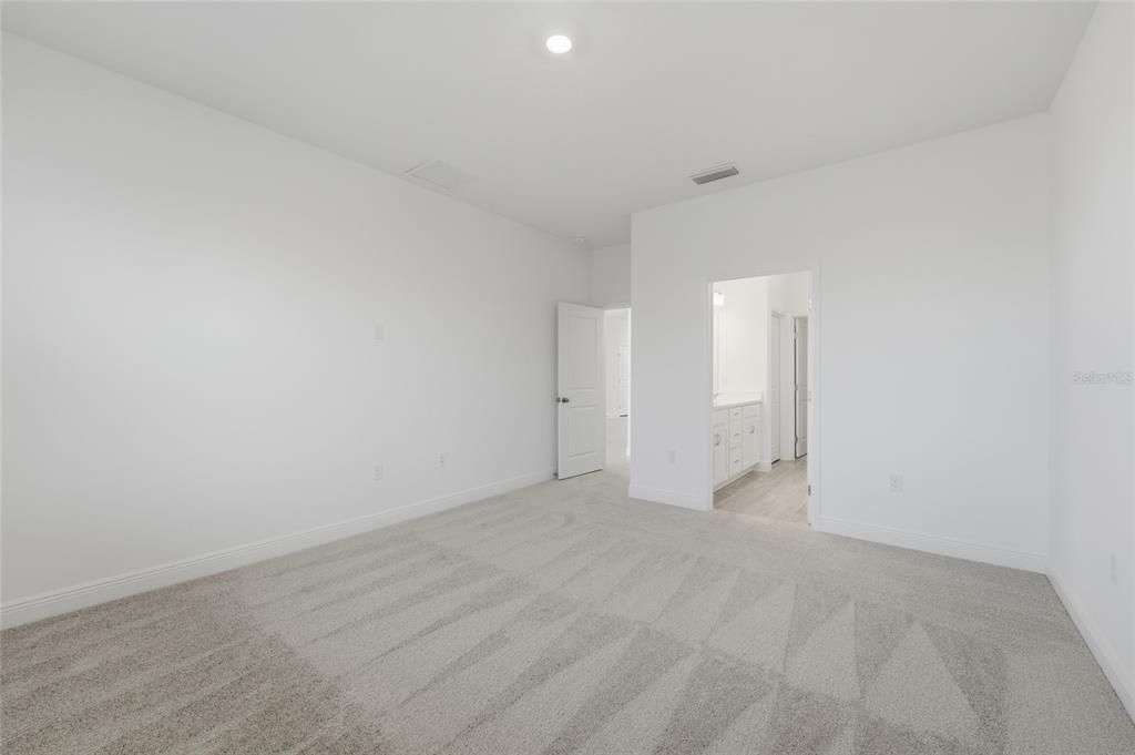 For Rent: $3,100 (4 beds, 2 baths, 1956 Square Feet)