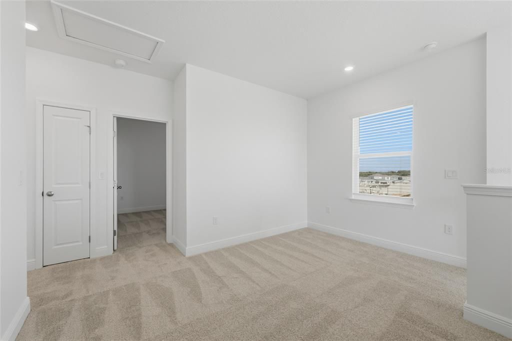 For Rent: $3,100 (4 beds, 2 baths, 1956 Square Feet)