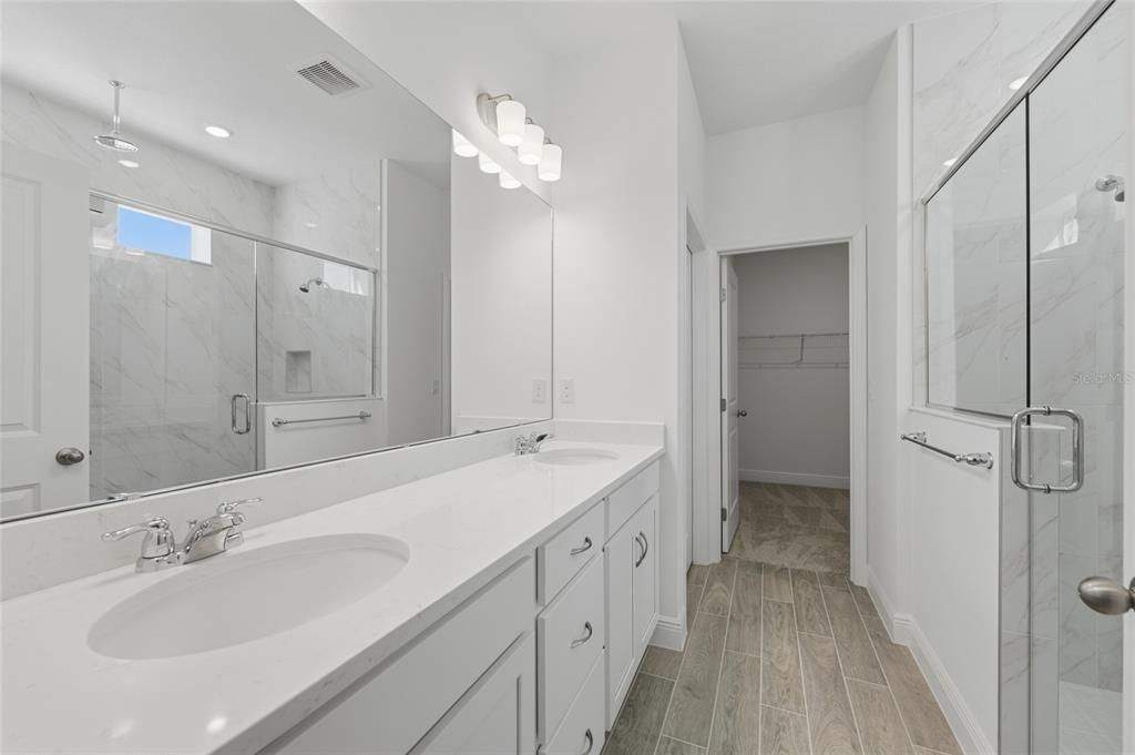 For Rent: $3,100 (4 beds, 2 baths, 1956 Square Feet)