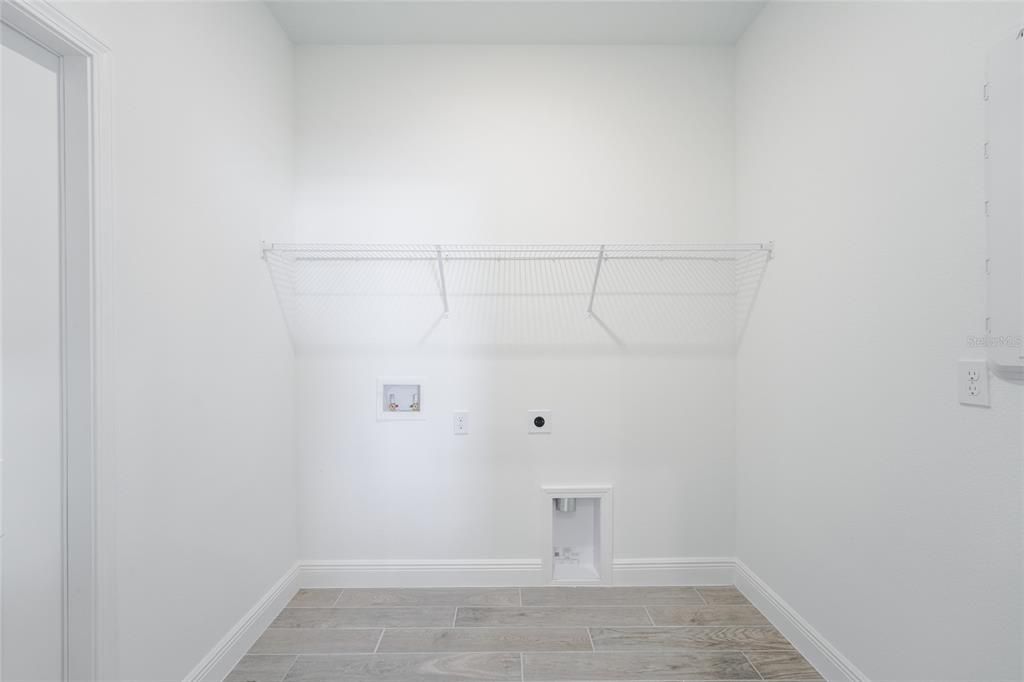 For Rent: $3,100 (4 beds, 2 baths, 1956 Square Feet)