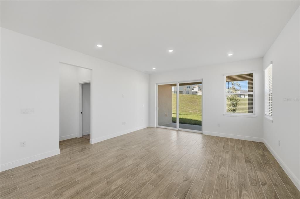 For Rent: $3,100 (4 beds, 2 baths, 1956 Square Feet)