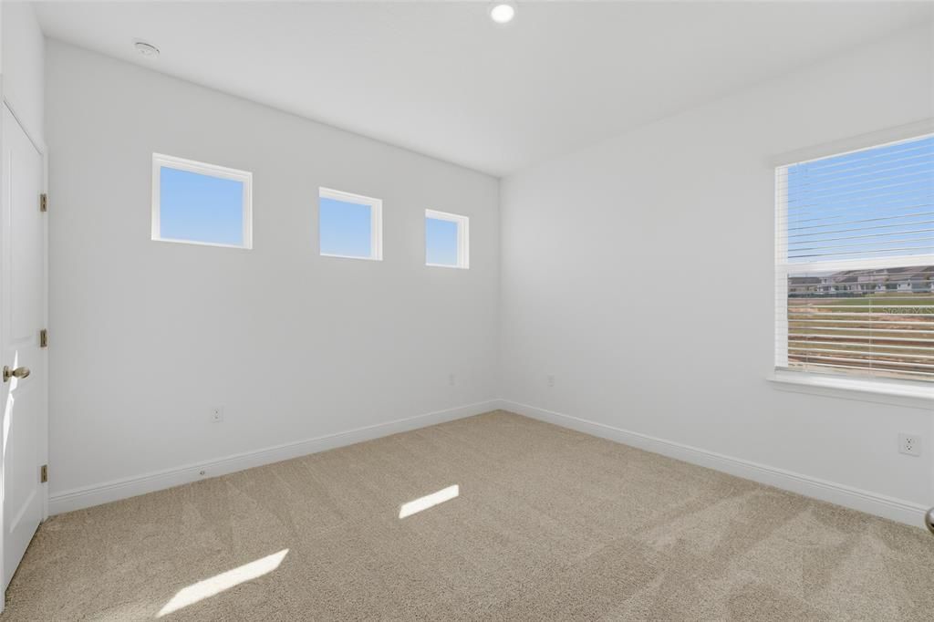 For Rent: $3,100 (4 beds, 2 baths, 1956 Square Feet)