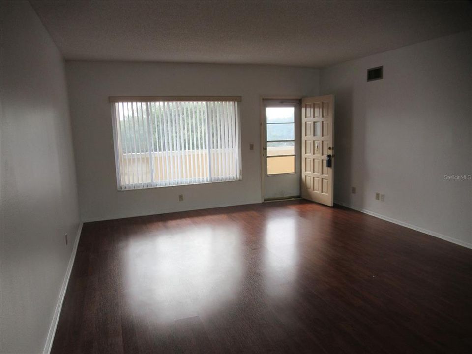 出租: $1,700 (2 贝兹, 2 浴室, 1400 平方英尺)