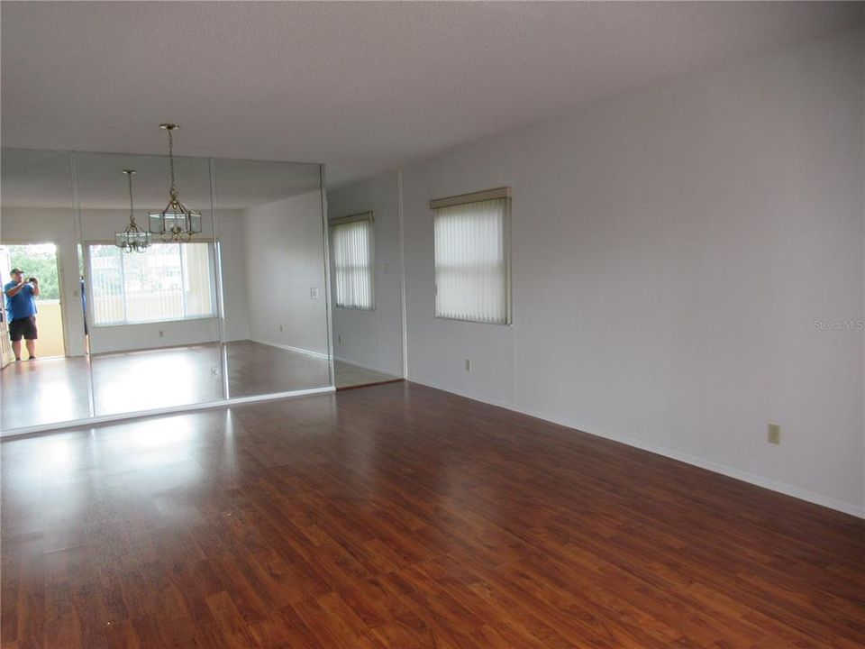 出租: $1,700 (2 贝兹, 2 浴室, 1400 平方英尺)