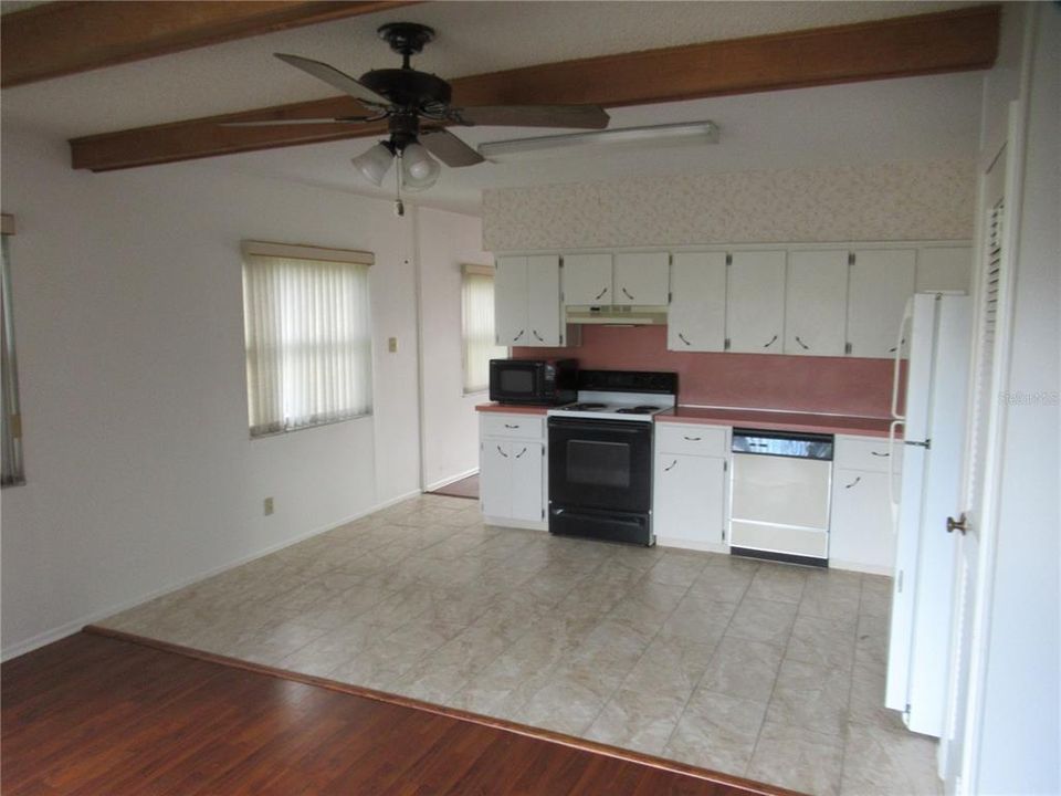 出租: $1,700 (2 贝兹, 2 浴室, 1400 平方英尺)